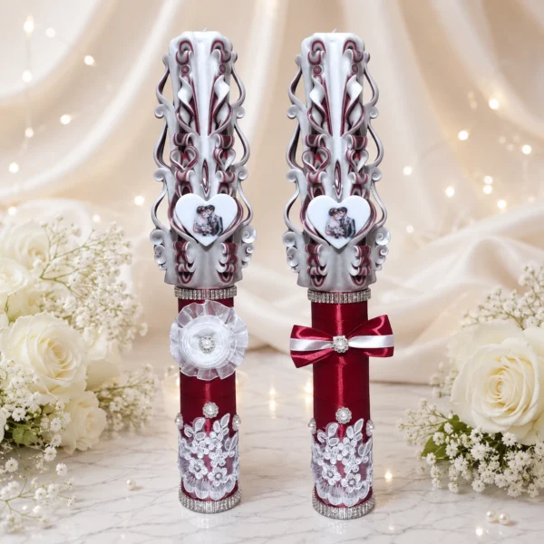 Set 2 lumânări nuntă personalizate VELARIS, sculptate manual, vișiniu, alb și argintiu, 40 cm