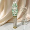 SERENIS — Lumânare botez PREMIUM personalizată, verde salvie și auriu — detaliu 2