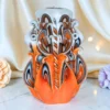 ARCADIA Major — Lumânare decorativă sculptată PREMIUM, Chihlimbar Glorios — detaliu 3 ARCADIA Major — Lumânare decorativă sculptată PREMIUM, Chihlimbar Glorios — detaliu 3