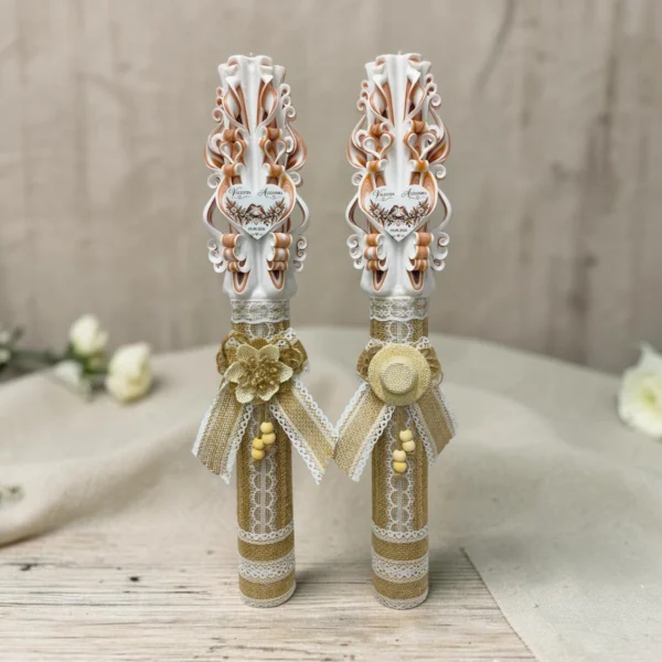 Set 2 lumânări de nuntă ZESTREA, sculptate manual PREMIUM, 50 cm, ivory și cappuccino, personalizate, cu iută și dantelă